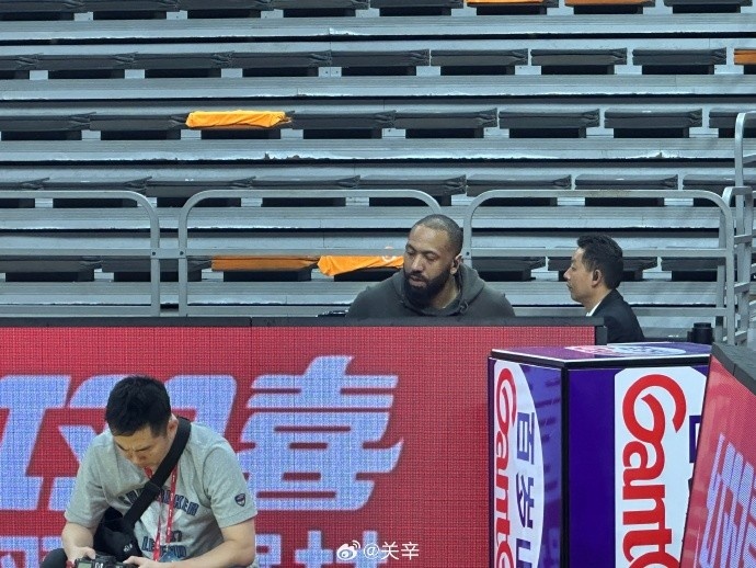 今晚不打？廣東主場迎戰(zhàn)廣廈 吉倫沃特一身便裝現(xiàn)身球館