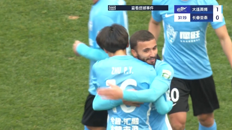 19歲朱鵬宇中超處子球！大連英博1-0領(lǐng)先長(zhǎng)春亞泰，馬萊萊助攻
