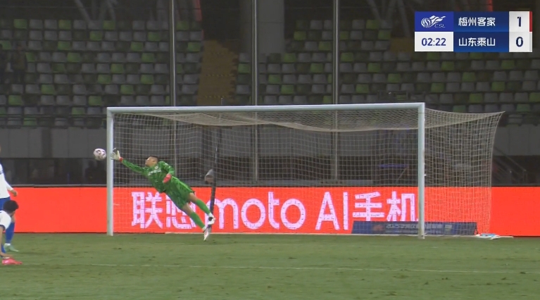 梅州開場2分鐘1-0泰山！茹子楠不停球抽射世界波攻破王大雷大門