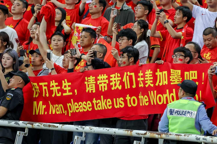 足球報：國足主場戰(zhàn)澳大利亞預(yù)計到場采訪記者不低于300人
