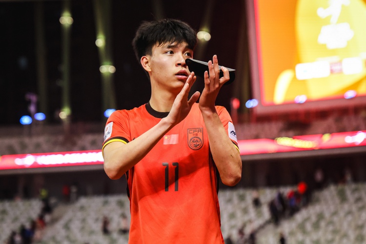 期待首秀！18歲王鈺棟入選中澳戰(zhàn)名單&穿11號，首進國足正賽名單