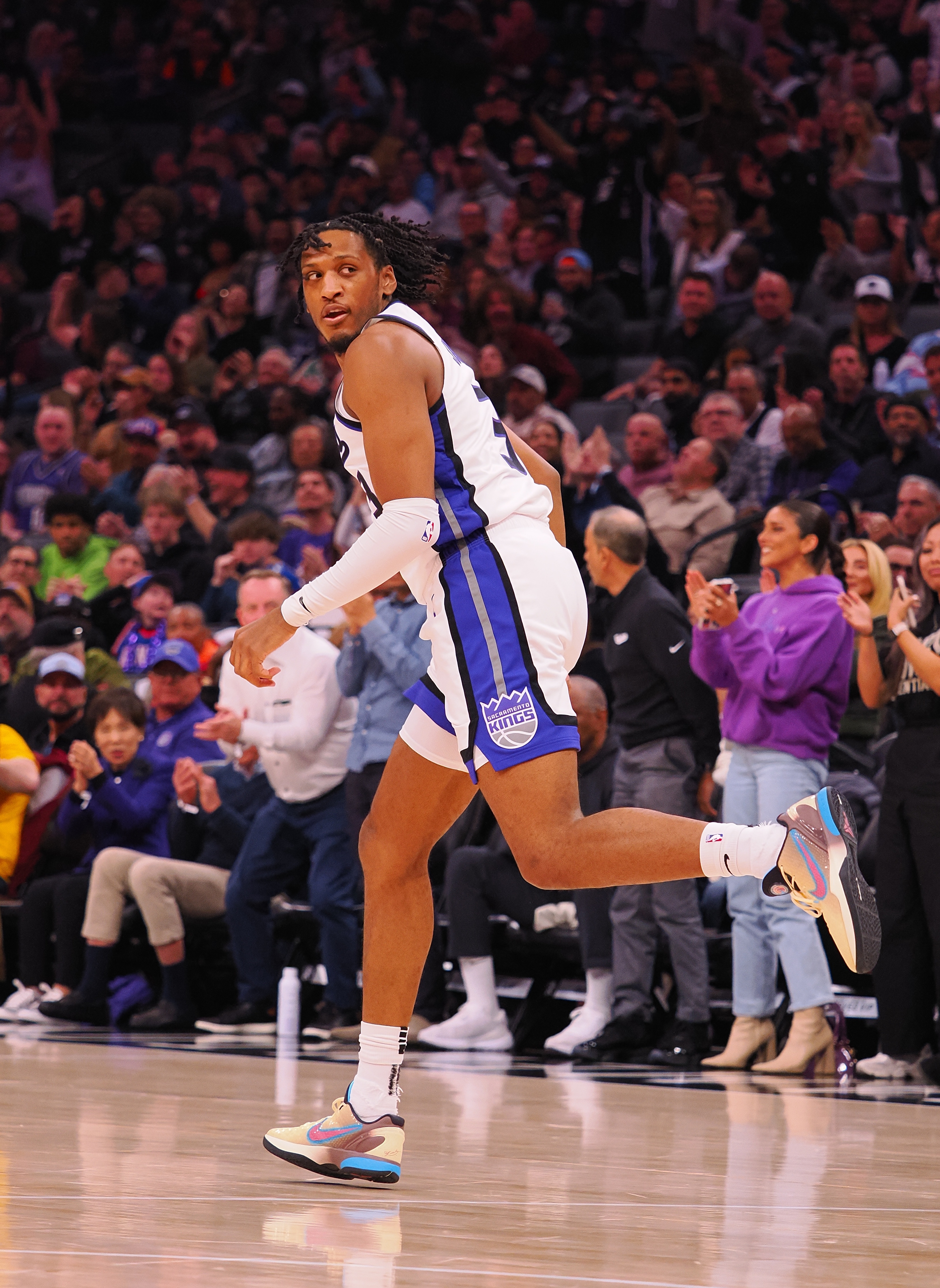 Shams：國王將與雙向球員艾薩克-瓊斯簽訂兩年標準NBA合同
